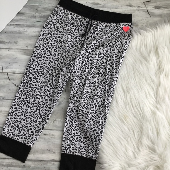 Victoria’s Secret Leopard Print Pajama Set - Picture 4 of 6